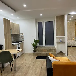 https://appartement-luxe-jaune.hotels-rhonealpes.com